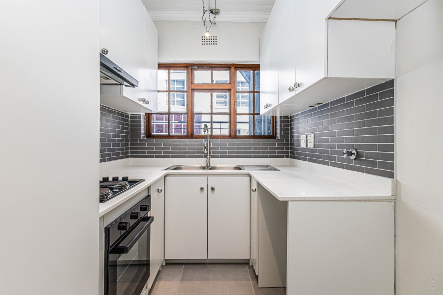 To Let 2 Bedroom Property for Rent in Green Point Western Cape